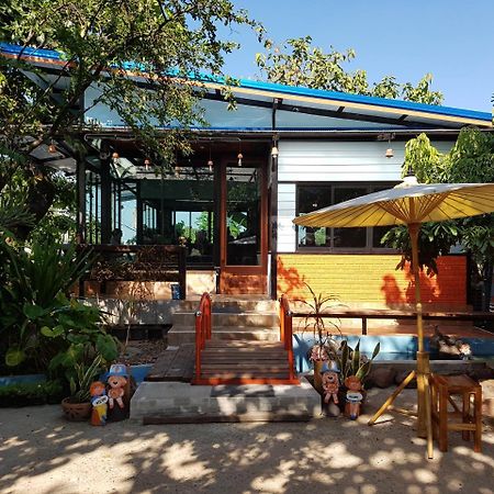 Sun Smile Hostel Ubon Ratchathani Exterior photo