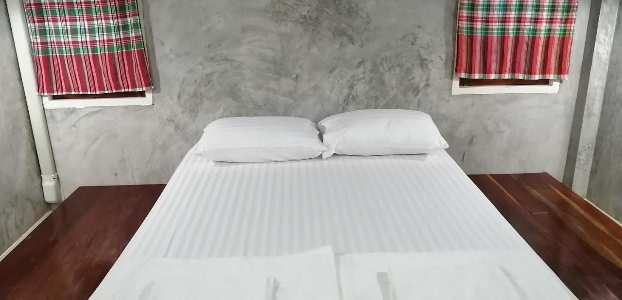 Sun Smile Hostel Ubon Ratchathani Exterior photo