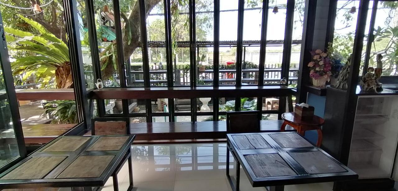 Sun Smile Hostel Ubon Ratchathani Exterior photo