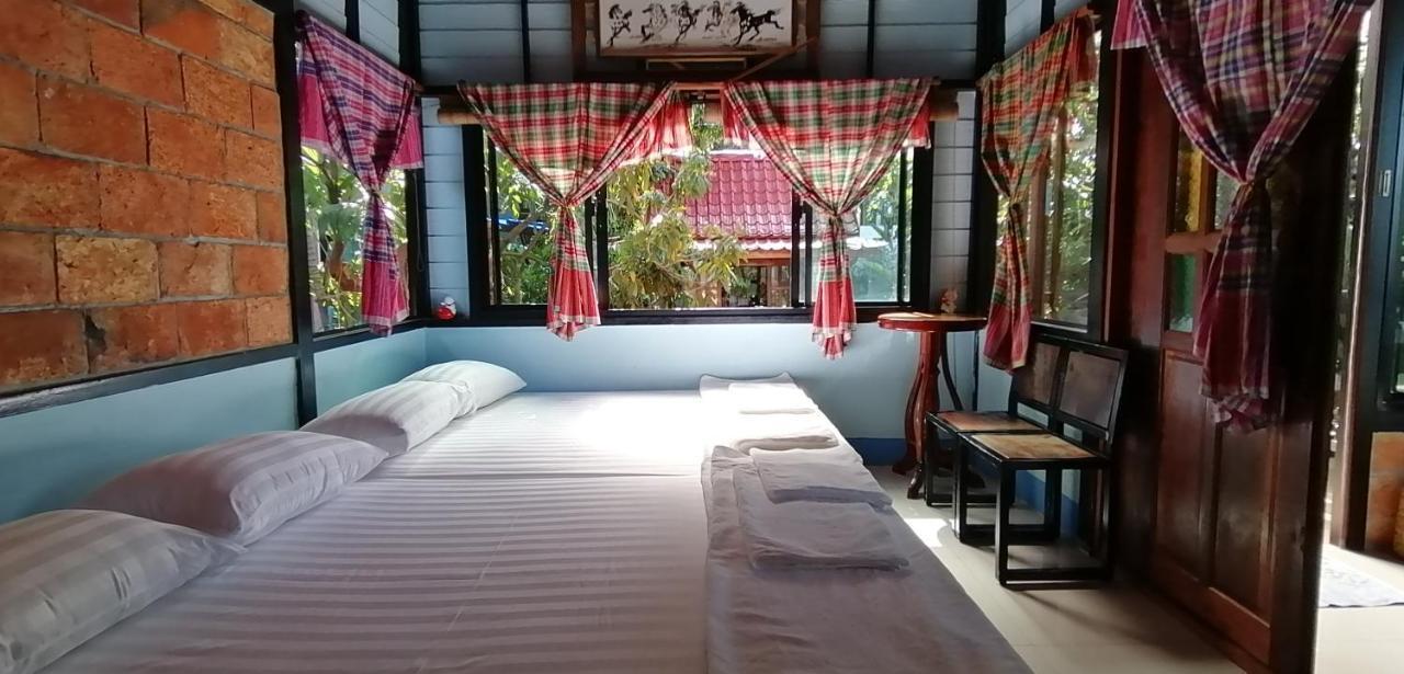 Sun Smile Hostel Ubon Ratchathani Exterior photo