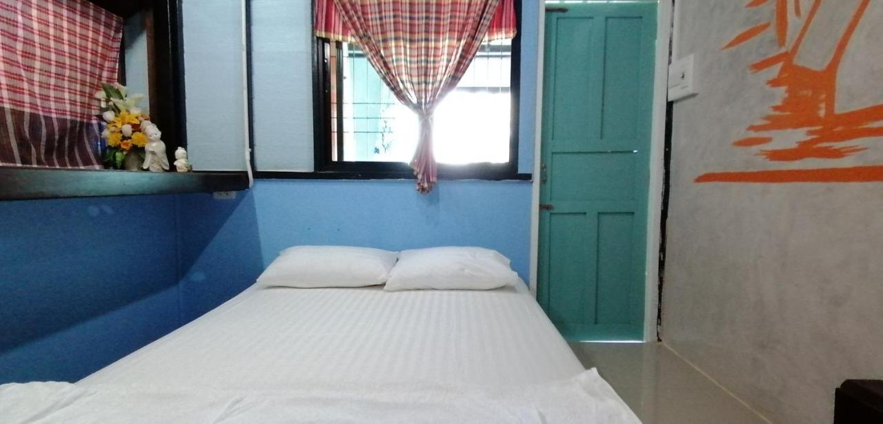 Sun Smile Hostel Ubon Ratchathani Exterior photo
