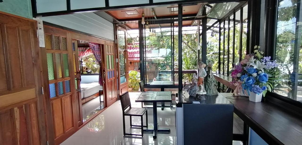 Sun Smile Hostel Ubon Ratchathani Exterior photo