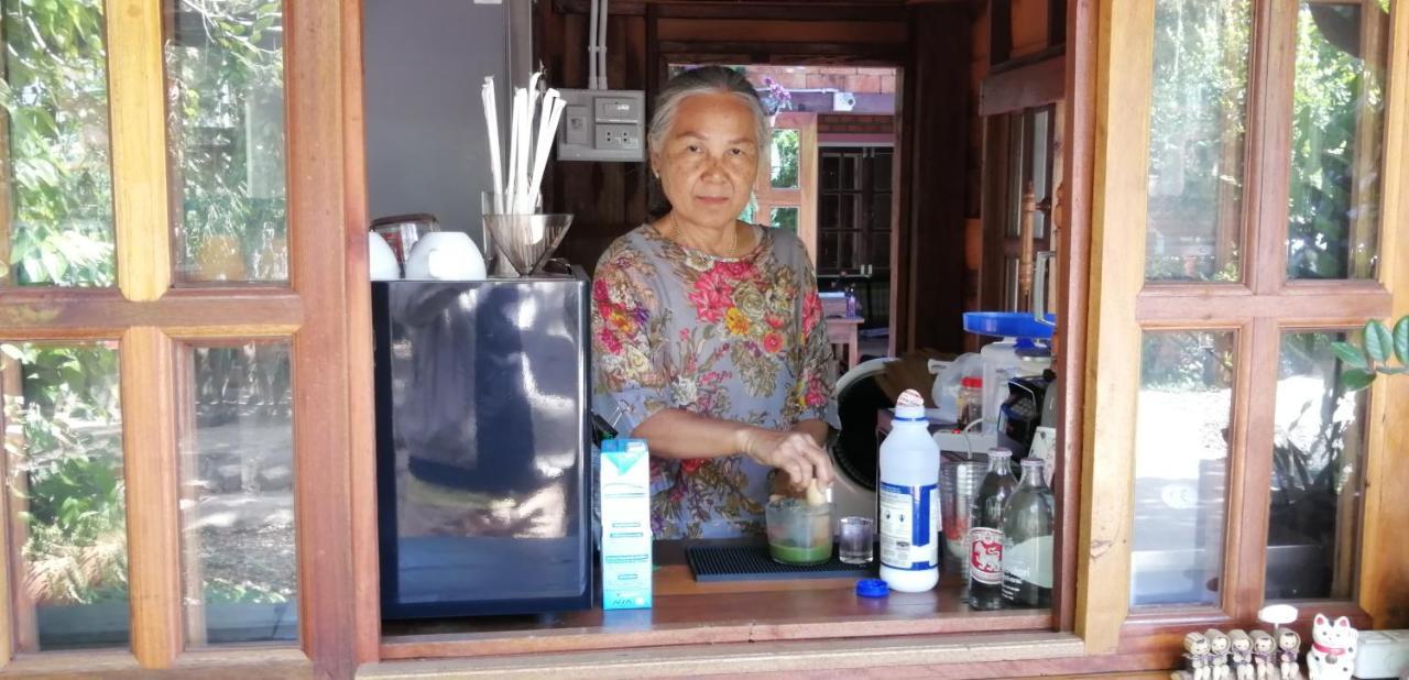 Sun Smile Hostel Ubon Ratchathani Exterior photo