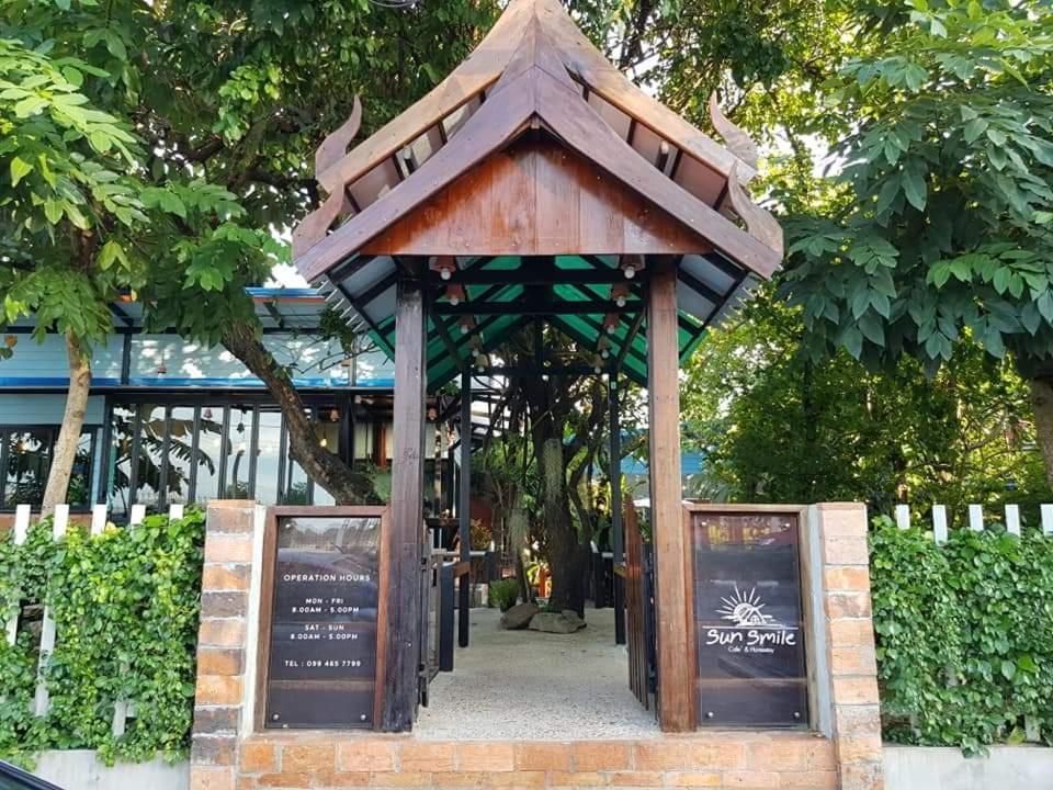 Sun Smile Hostel Ubon Ratchathani Exterior photo
