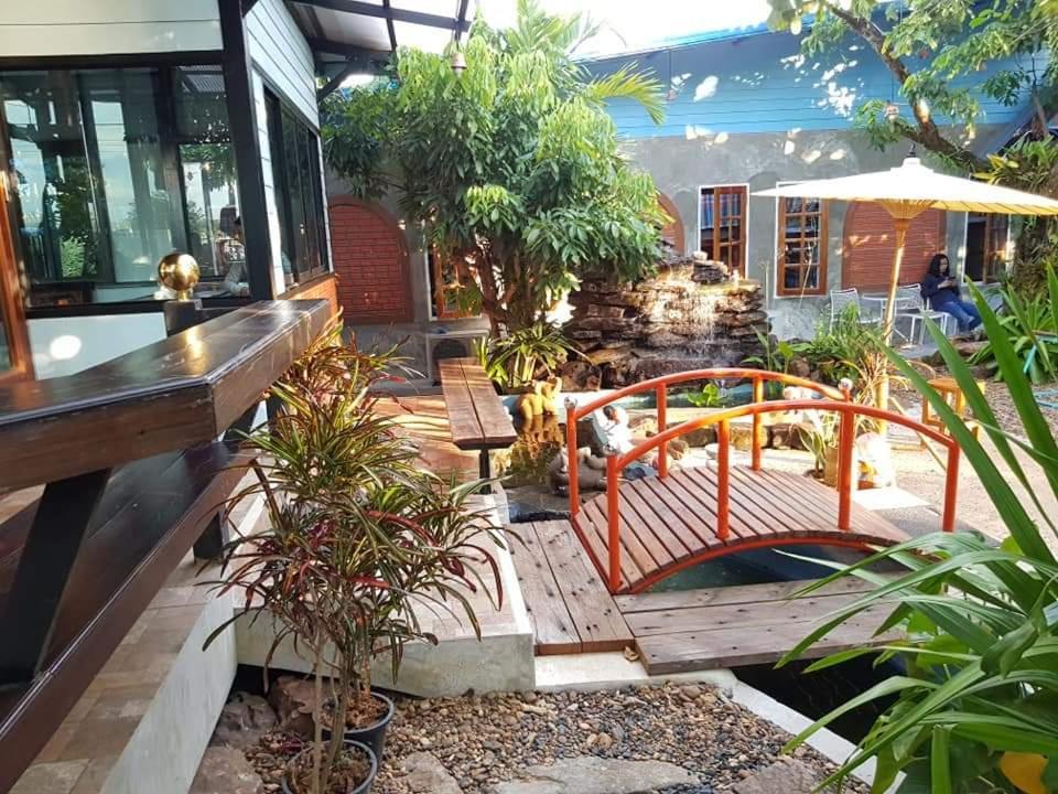 Sun Smile Hostel Ubon Ratchathani Exterior photo