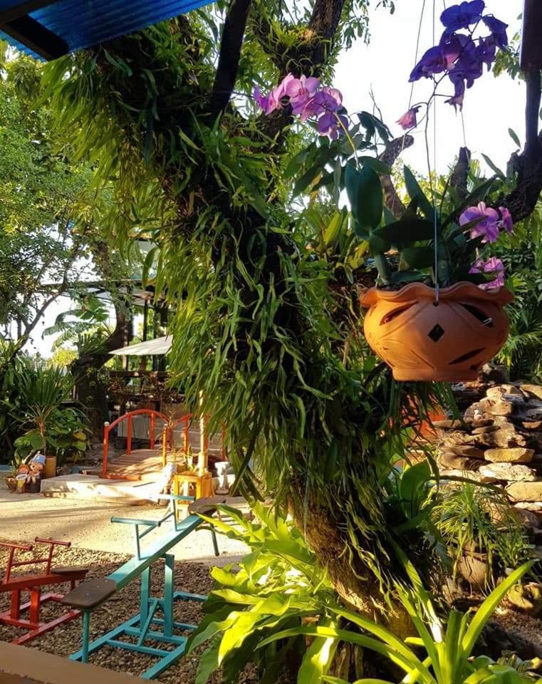 Sun Smile Hostel Ubon Ratchathani Exterior photo