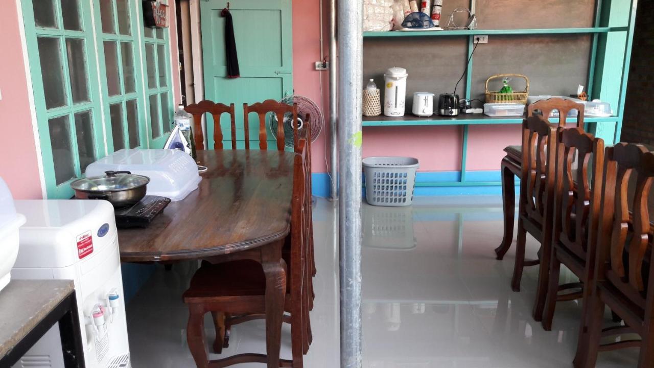 Sun Smile Hostel Ubon Ratchathani Exterior photo