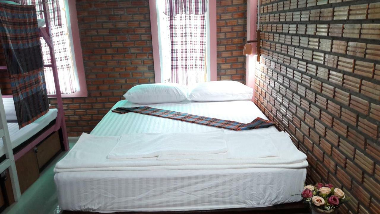 Sun Smile Hostel Ubon Ratchathani Exterior photo
