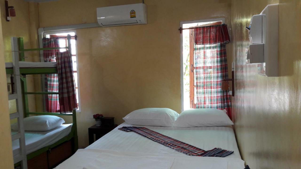 Sun Smile Hostel Ubon Ratchathani Exterior photo
