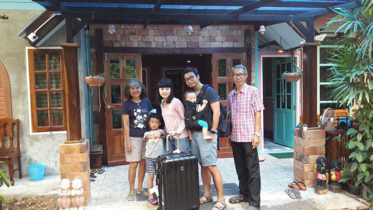 Sun Smile Hostel Ubon Ratchathani Exterior photo
